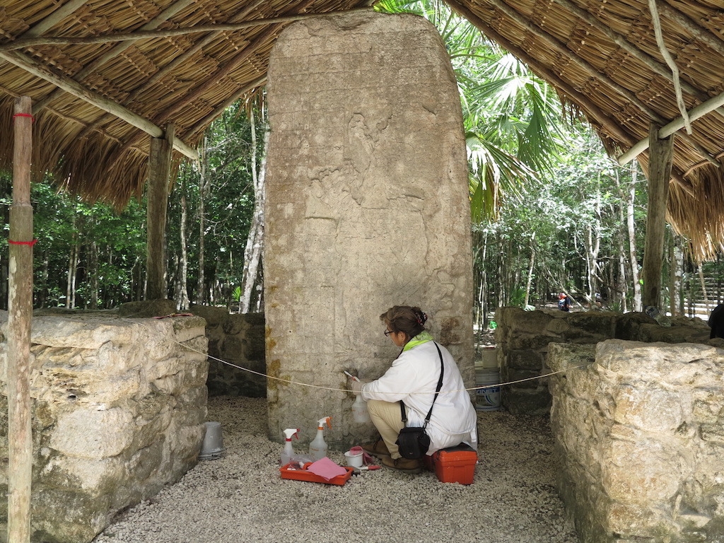 INAH identifica a 14 integrantes de la dinastía que gobernó en Cobá
