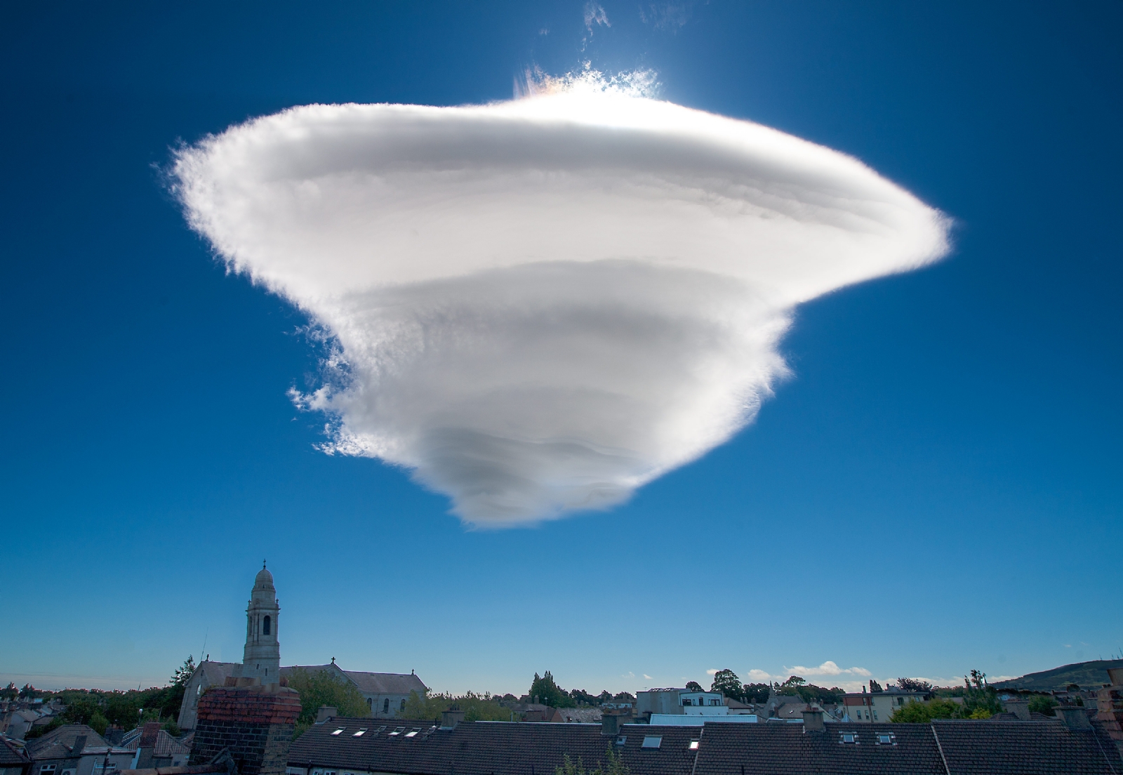 Captan nube en forma de "OVNI" en Mérida: VIDEO