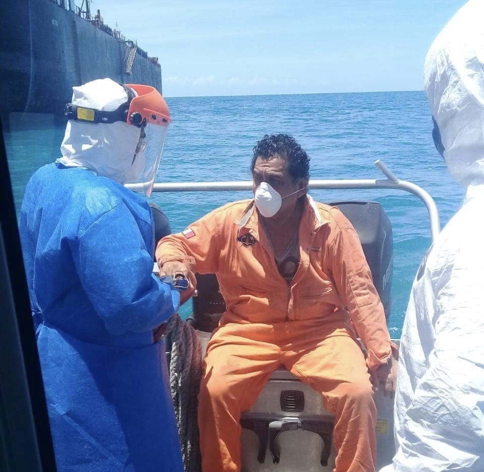 Evacuan a tripulante de buque en Campeche por dolor de cabeza