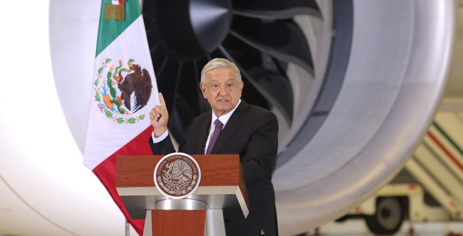 López Obrador dijo que descubrió el comercial mientras veía el beisbol López Obrador dijo que descubrió el comercial mientras veía el beisbol