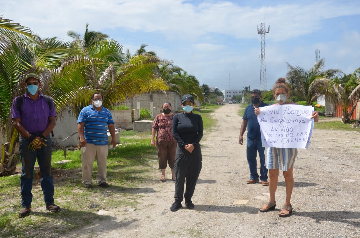 Manifestantes exigen servicios públicos en "Las Brisas" Manifestantes exigen servicios públicos en "Las Brisas"