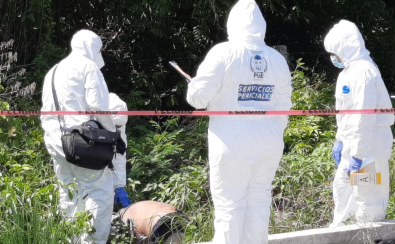 El cuerpo estaba envuelto en una sábana El cuerpo estaba envuelto en una sábana