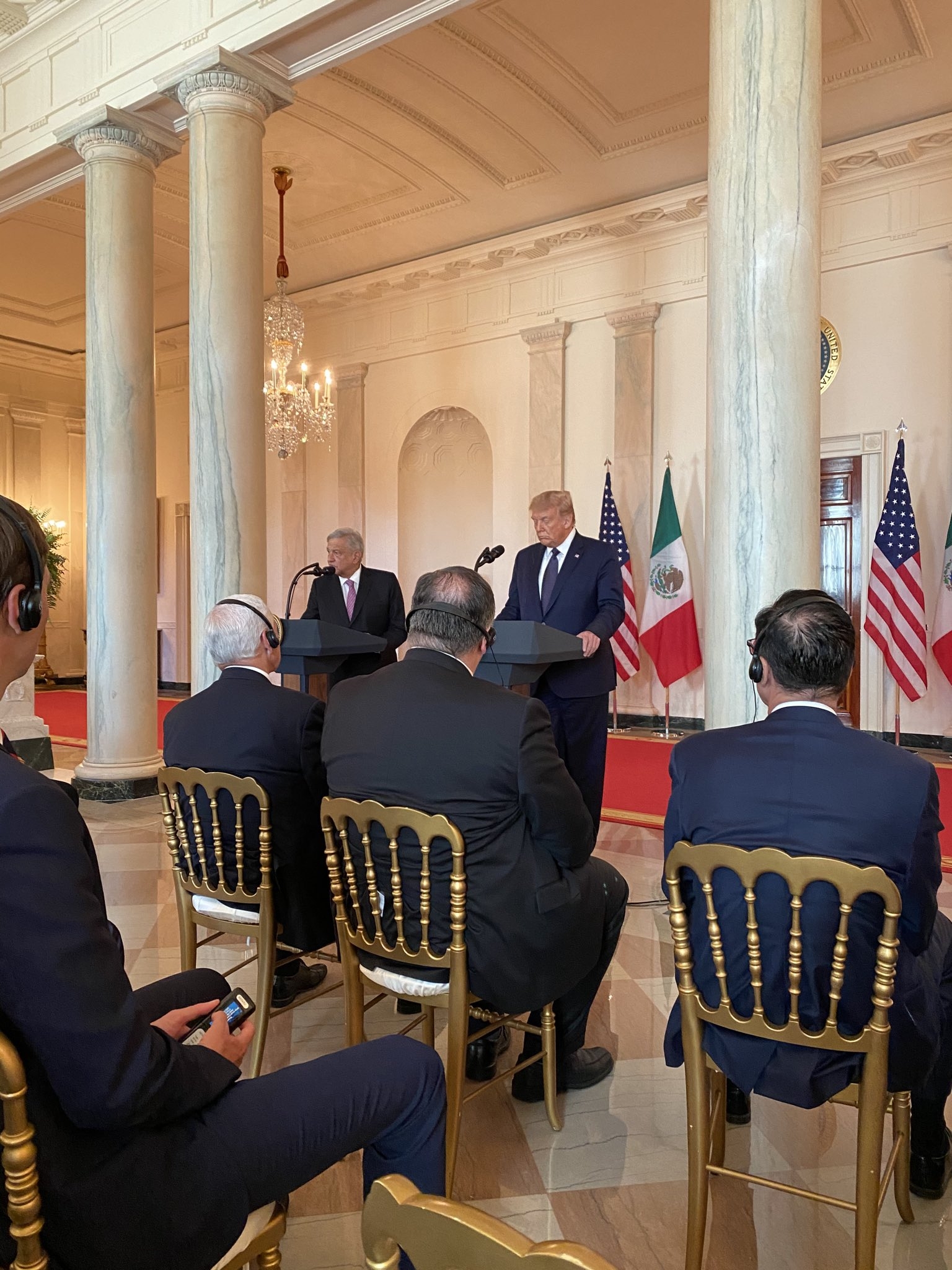Así es la cena de Andrés Manuel López Obrador  y Donald Trump