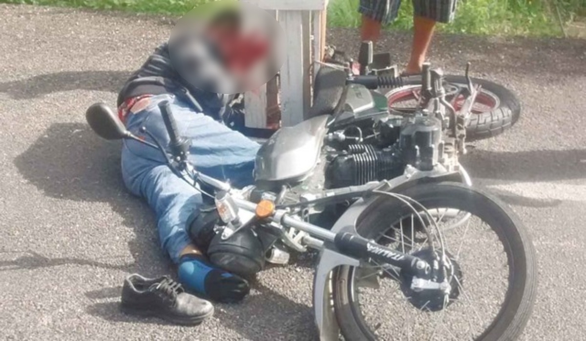 Motociclista resulta lesionado tras derrapar sobre la carretera Escárcega-Chetumal