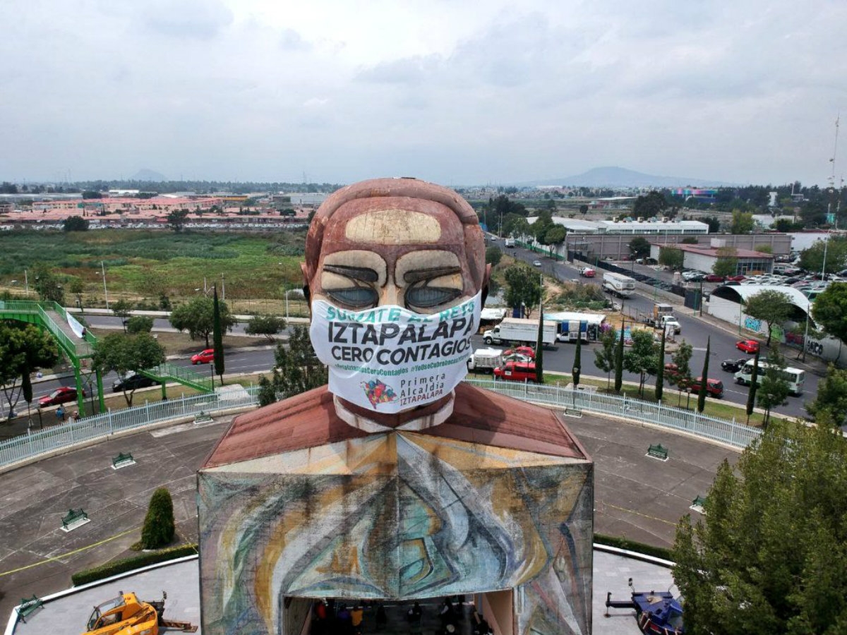 La Cabeza de Juárez con cubrebocas en Iztapalapa (Especial) La Cabeza de Juárez con cubrebocas en Iztapalapa (Especial)