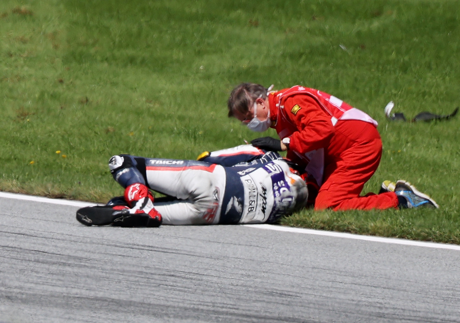 Accidente en el Gran Premio de Austria de MotoGP (Reuters) Accidente en el Gran Premio de Austria de MotoGP (Reuters)