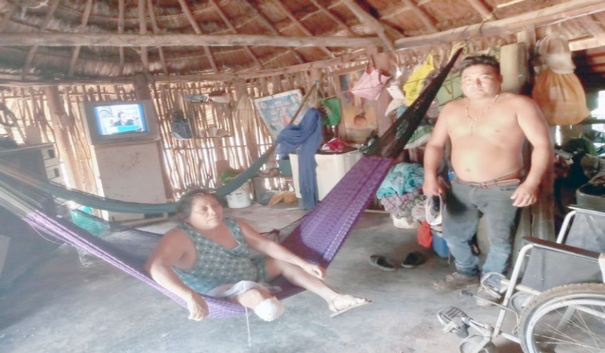 Pide apoyo, mujer con discapacidad que vive en un sitio inundado de Hopelchén