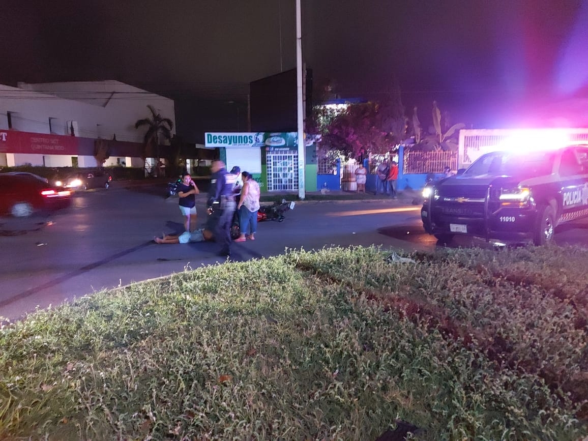 Motociclista atropellado en avenida Magisterial en Chetumal (Abraham Cohuó) Motociclista atropellado en avenida Magisterial en Chetumal (Abraham Cohuó)