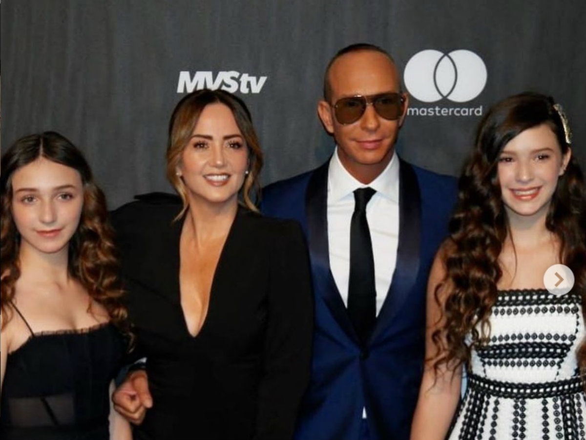 Andrea Legarreta, Erik Rubín y las hijas de ambos (Instagram)