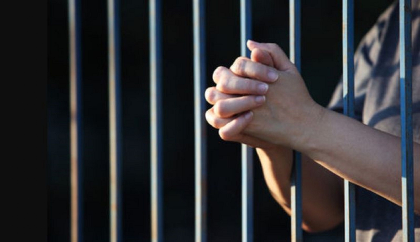El hombre permanecerá en prisión