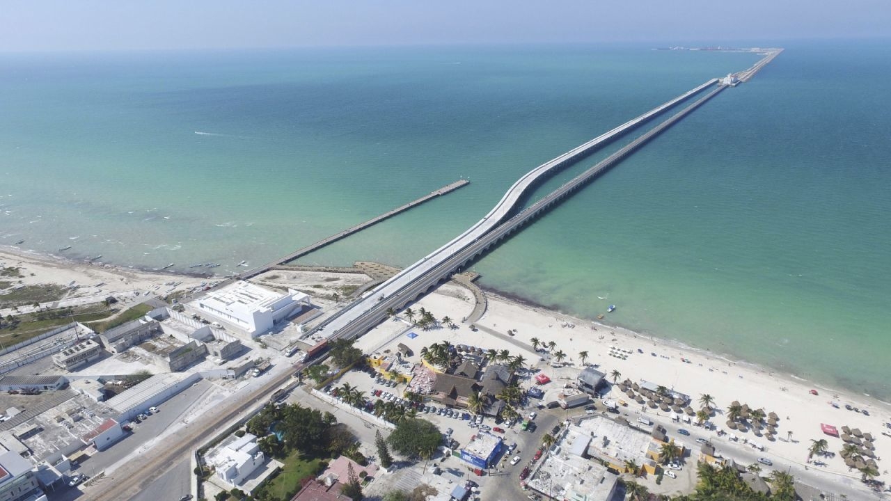 El muelle de Progreso es el mas largo del mundo y se adentra al Golfo de México El muelle de Progreso es el mas largo del mundo y se adentra al Golfo de México