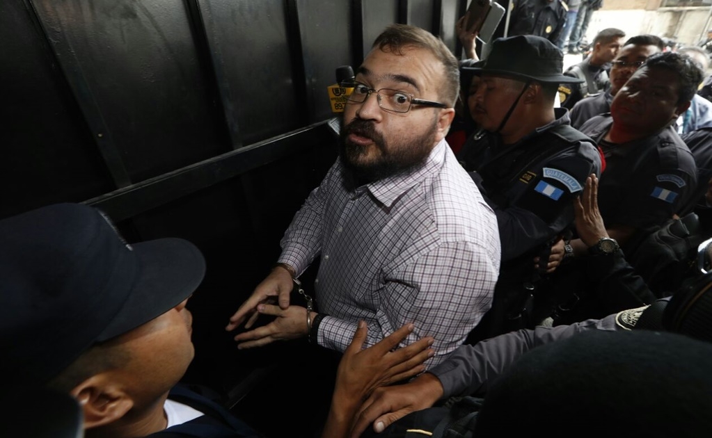 Javier Duarte eleva oración una a Dios y pidiendo por Miguel Ángel Yunes y Jorge Winckler