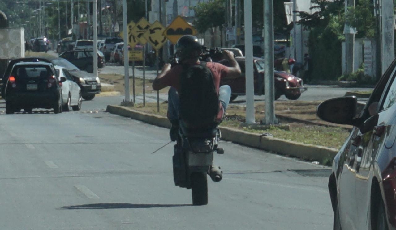 Desde la semana pasada el hombre ha sido reportado por hacer maniobras que ponen en riesgo a terceros Foto: Lucio Blanco