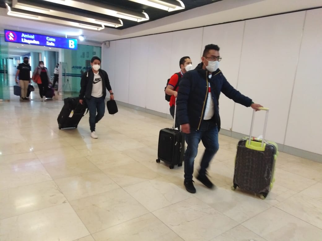 El primer vuelo partió a las 6:46 de la mañana y el último saldrá a las 19:25 horas Foto: Elena Gómez El primer vuelo partió a las 6:46 de la mañana y el último saldrá a las 19:25 horas Foto: Elena Gómez