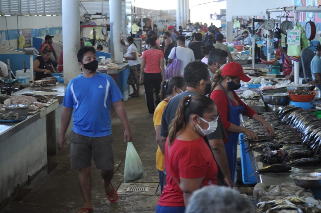 Muchos acudieron al mercado ‘Alonso Felipe de Andrade’ (Agustín Ferrer) Muchos acudieron al mercado ‘Alonso Felipe de Andrade’ (Agustín Ferrer)