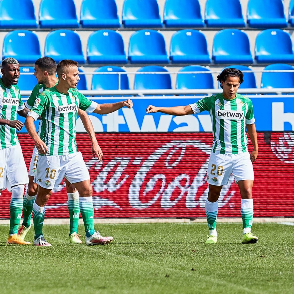 Cristián Tello y Diego Lainez en el triunfo del Betis sobre el Alavés (@_Analistas) Cristián Tello y Diego Lainez en el triunfo del Betis sobre el Alavés (@_Analistas)