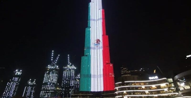 El edificio más alto del mundo, en Dubai, se iluminó con la bandera de México con motivo del festejo 110 de su independencia. El edificio más alto del mundo, en Dubai, se iluminó con la bandera de México con motivo del festejo 110 de su independencia.