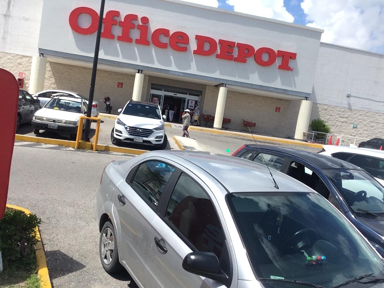 Roban más de 100 mil pesos en mercancía en Office Depot de Cancún