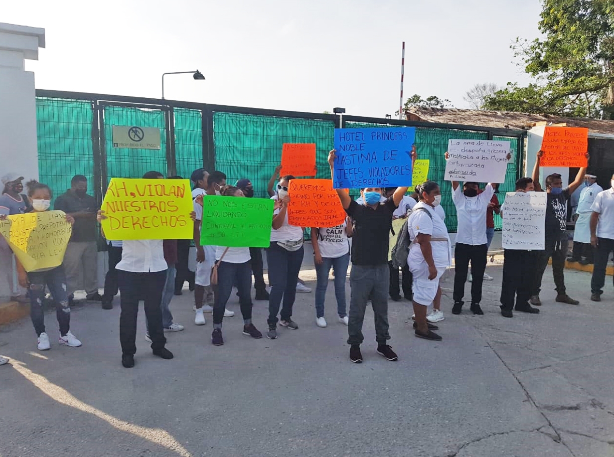 Trabajadores del hotel Princess protestan por despidos injustificados en Playa del Carmen