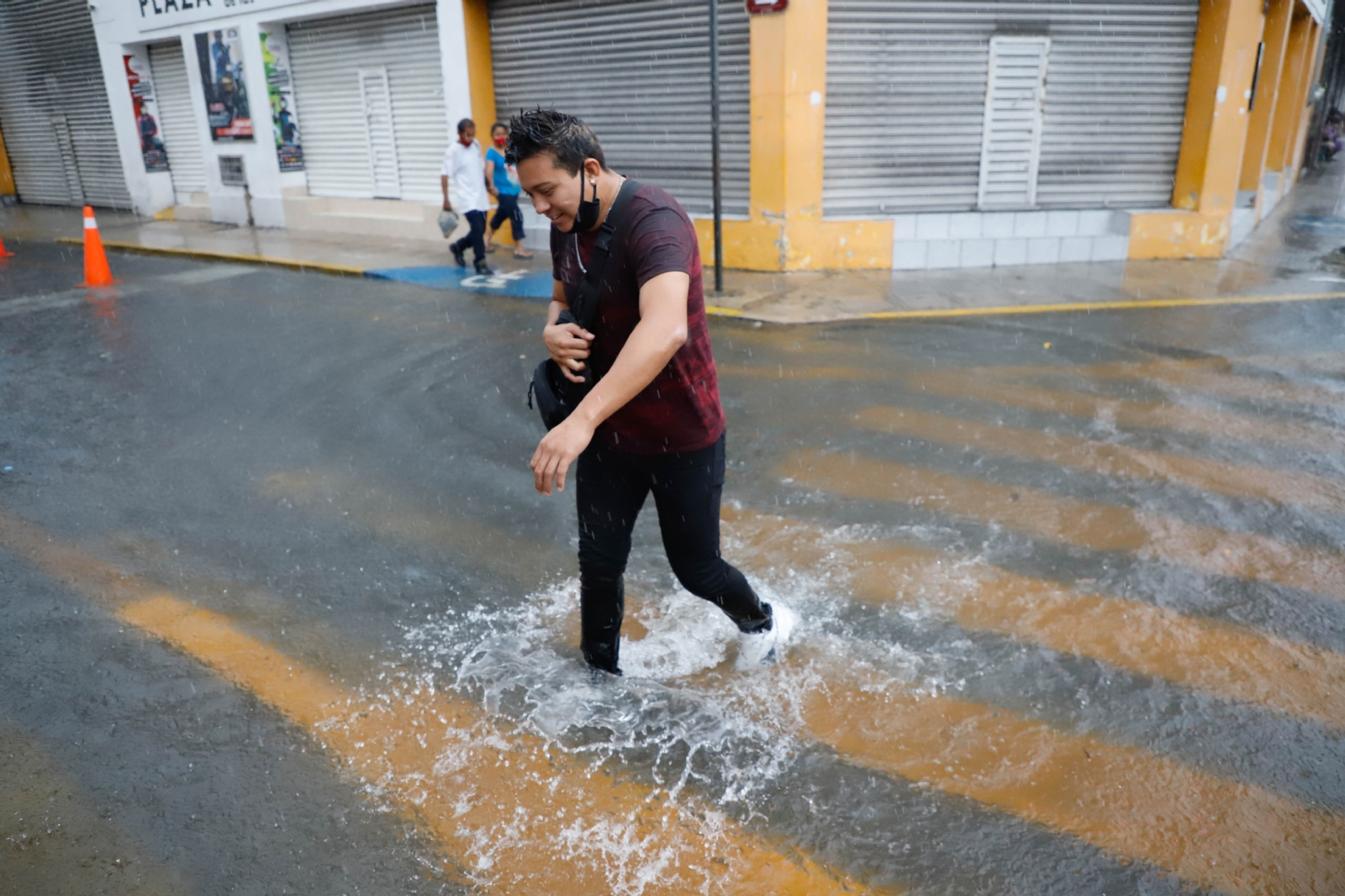 Se recomienda tomar precauciones por fuertes lluvias esta mitad de semana