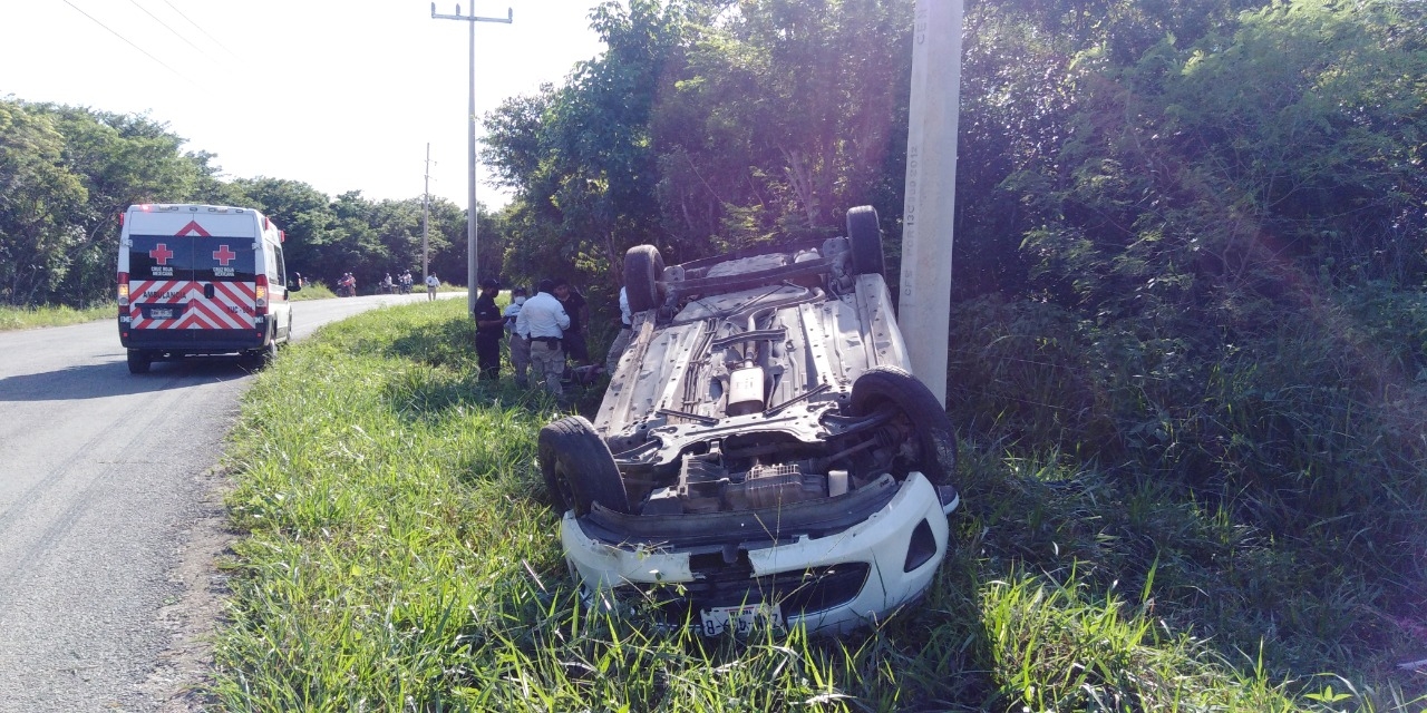 Dos lesionados por volcadura en Tizimín