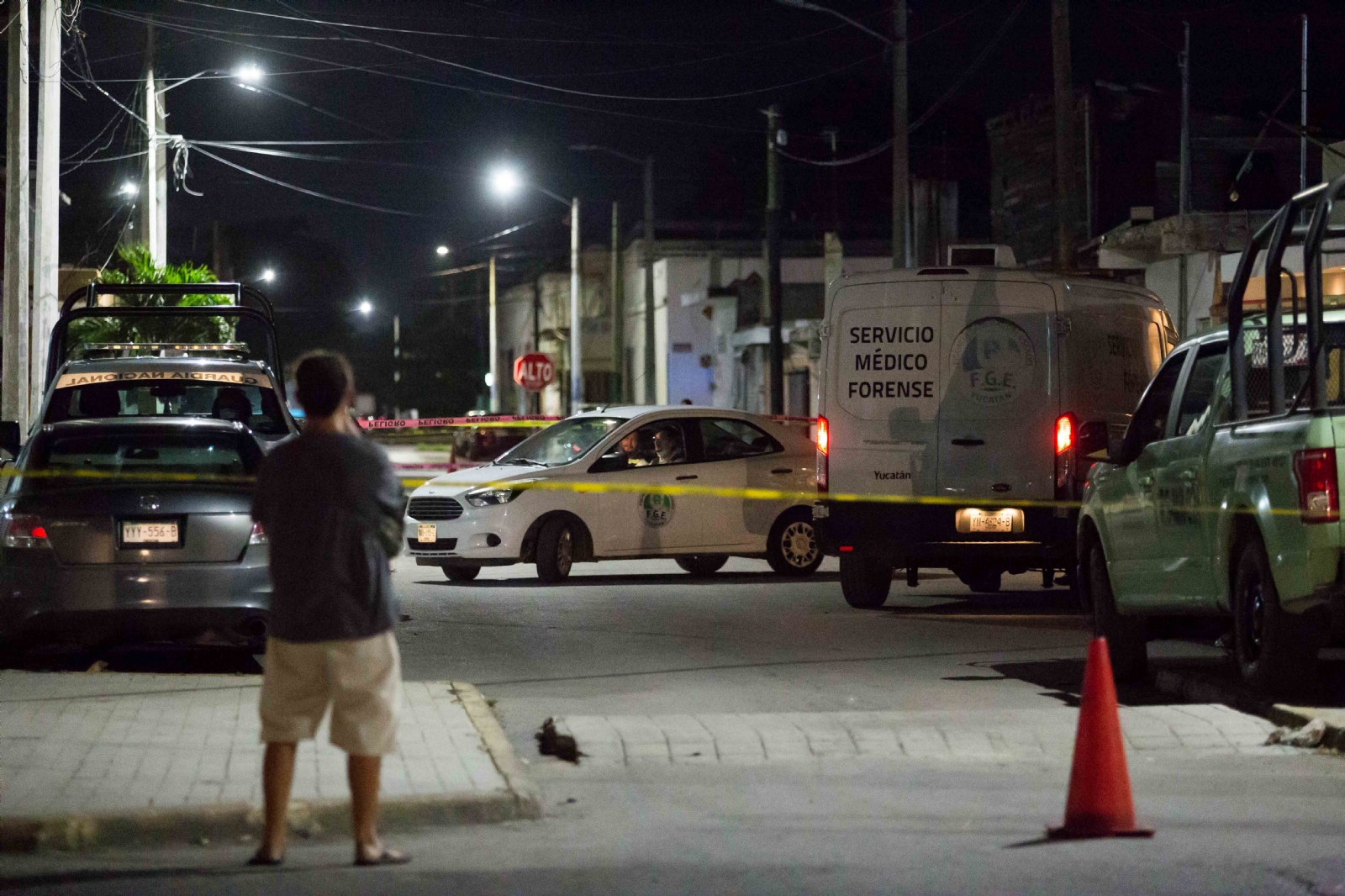 Las autoridades decidieron suspender el rescate del cuerpo por la falta de luz Foto: Enrique Osorno Las autoridades decidieron suspender el rescate del cuerpo por la falta de luz Foto: Enrique Osorno