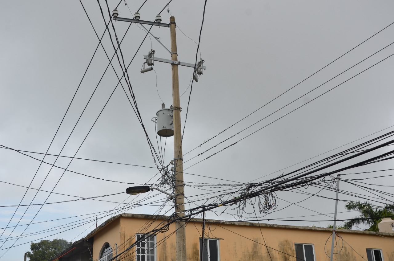 Los inconformes aseguran que diario sufren de apagones que ponen en peligro sus aparatos electrónicos Foto: José Pacheco Los inconformes aseguran que diario sufren de apagones que ponen en peligro sus aparatos electrónicos Foto: José Pacheco