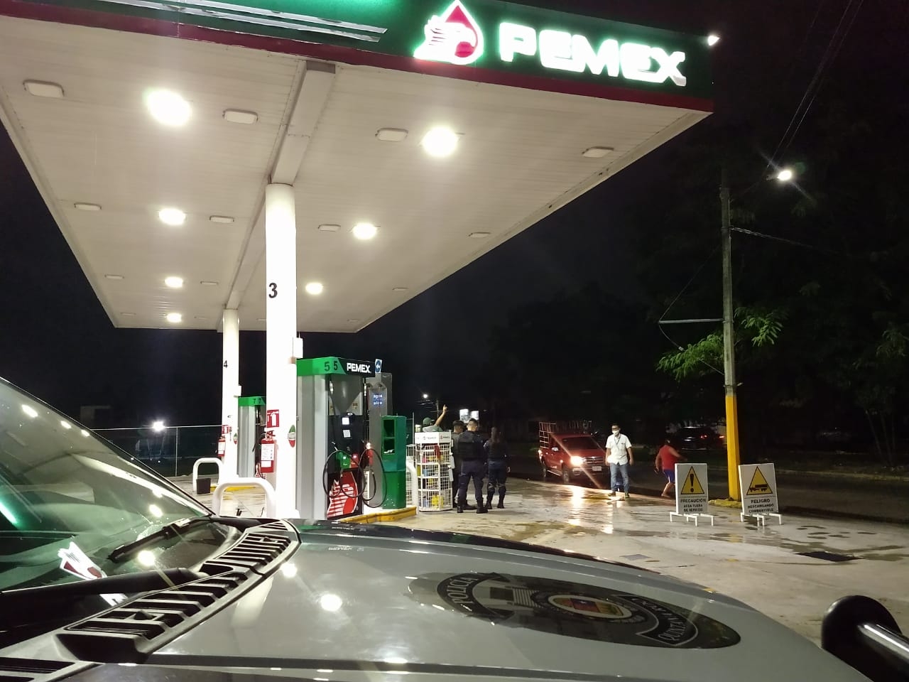 Mujer da a luz en una gasolinera en Guerrero