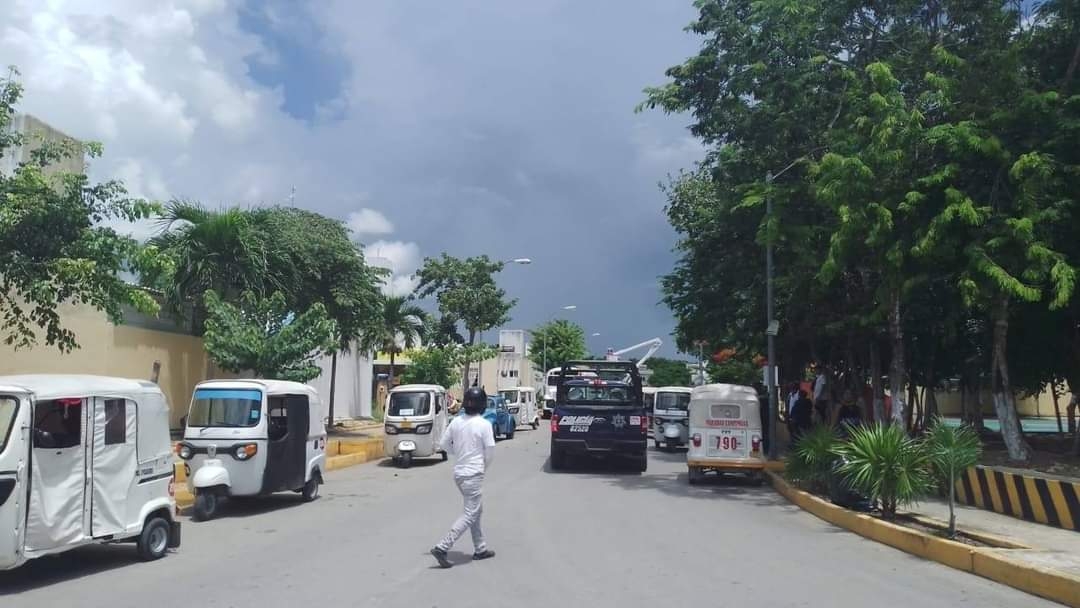 El presunto ladrón intentó huir saltando las bardas aledañas pero fue capturado por habitantes de la zona Foto: Irelis Leal El presunto ladrón intentó huir saltando las bardas aledañas pero fue capturado por habitantes de la zona Foto: Irelis Leal