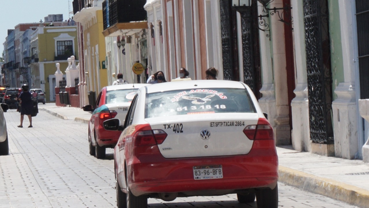 Desde hace 6 meses los ruleteros han visto disminuir el requerimiento de sus servicios Foto: Lucio Blanco