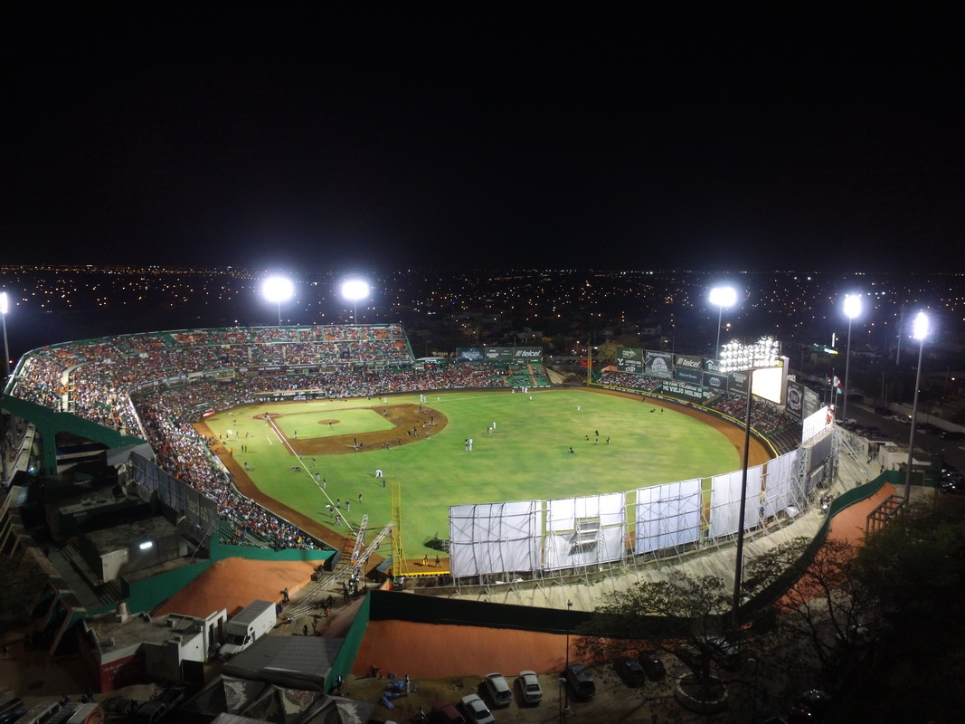 El primer juego fue en 1982 con un increíble triunfo de los Leones de Yucatán sobre los Piratas de Campeche El primer juego fue en 1982 con un increíble triunfo de los Leones de Yucatán sobre los Piratas de Campeche
