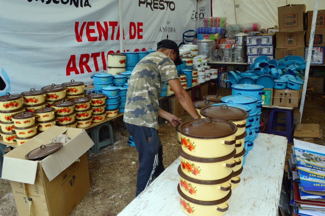 Los comerciantes aseguraron que sólo se permitirá un aforo máximo de 10 personas por puesto Foto: Alan Gómez