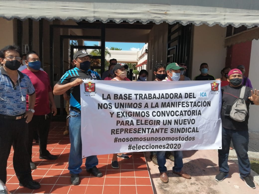 Trabajadores de tres municipios de Quintana Roo se han manifestado en contra de Roberto Poot Foto: Miguel Ángel Fernández