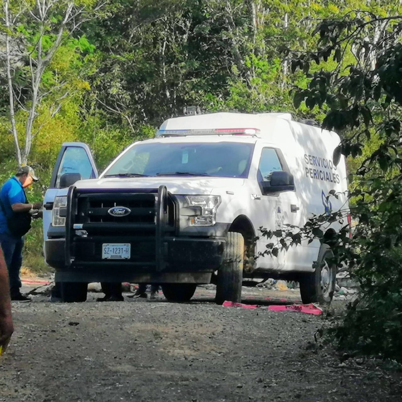 Los forenses trasladaron los restos del asesinado al Semefo