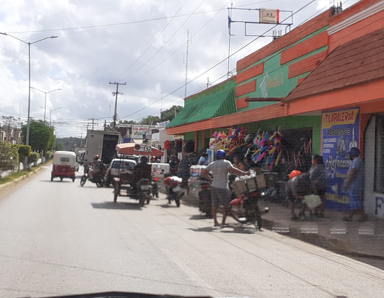 Muchas personas de las comunidades salieron a realizar diligencias y también a comprar su pago mensual Muchas personas de las comunidades salieron a realizar diligencias y también a comprar su pago mensual