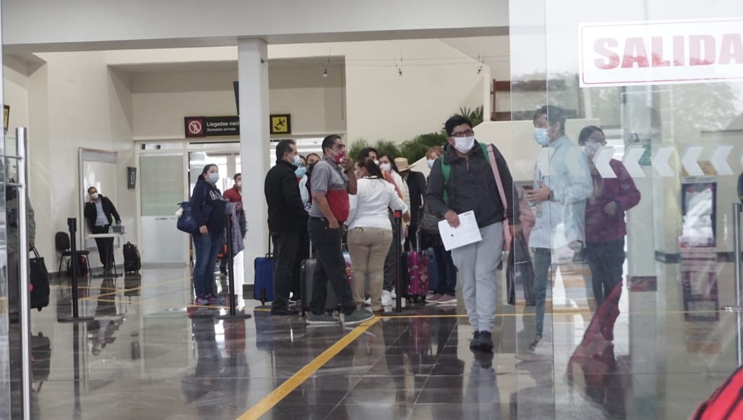 Viva Aerobus retrasa vuelo en el aeropuerto de Campeche por frente frío Viva Aerobus retrasa vuelo en el aeropuerto de Campeche por frente frío