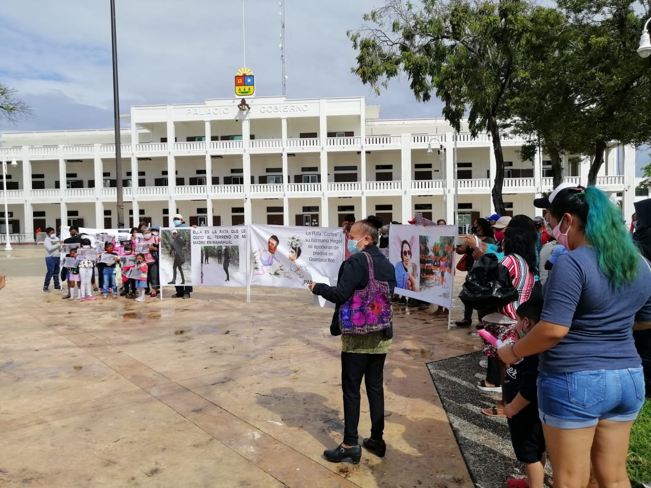 Fueron atendidos por el subsecretario de gobierno, quien los canalizó a la FGJ para que les brinden una atención inmediata