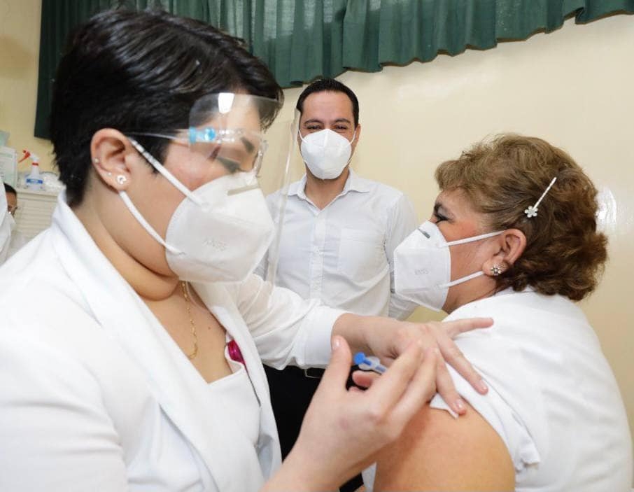 Este día inició el proceso de vacunación en Yucatán
