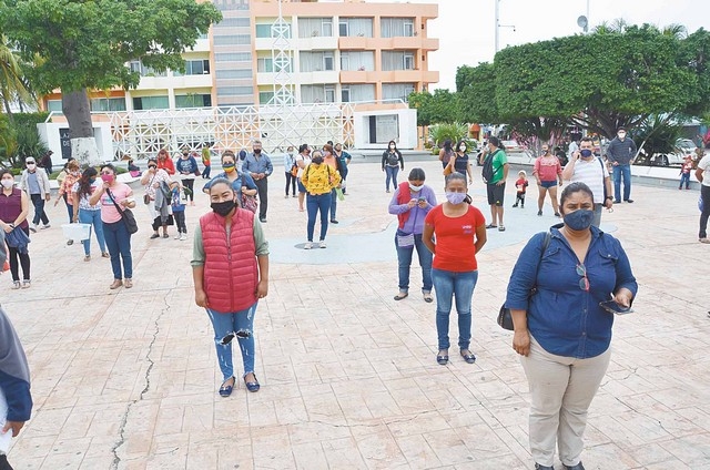Antorcha Campesina protesta afuera del ayuntamiento en Ciudad del Carmen