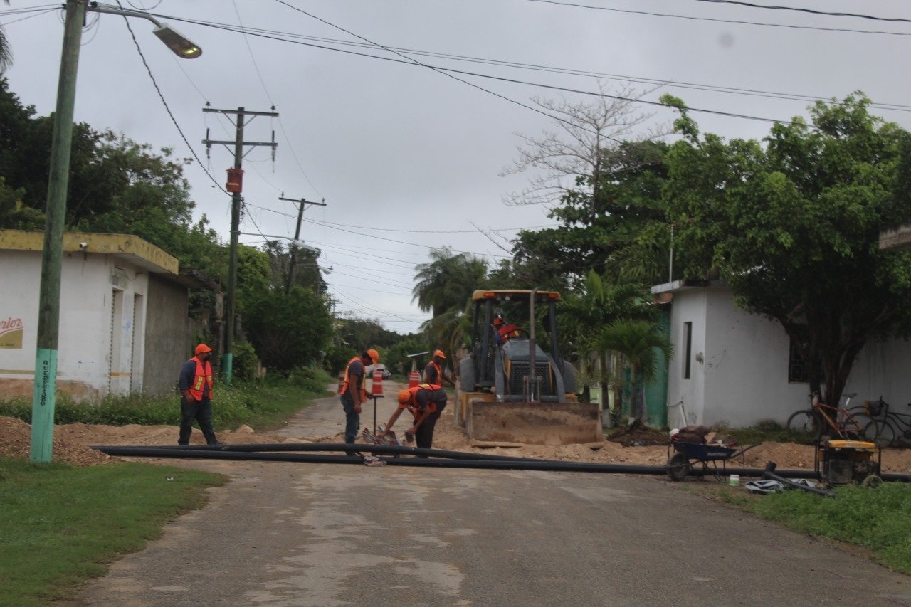 El personal encargado del trabajo sigue con la instalación El personal encargado del trabajo sigue con la instalación