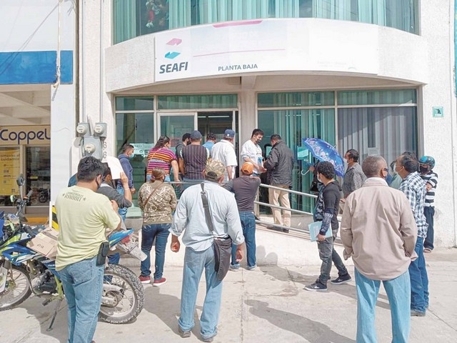 Sin sana distancia, campechanos realizan trámites fiscales Sin sana distancia, campechanos realizan trámites fiscales