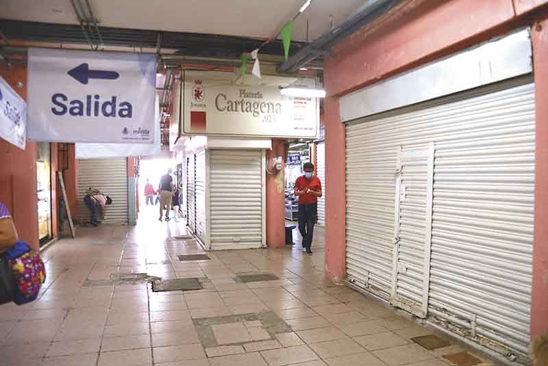 Locatarios señalan baja afluencia en el Mercado Lucas de Gálvez en Mérida Locatarios señalan baja afluencia en el Mercado Lucas de Gálvez en Mérida
