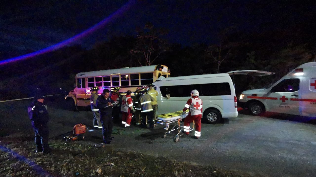 El conductor de la Van fue rescatado por socorristas El conductor de la Van fue rescatado por socorristas