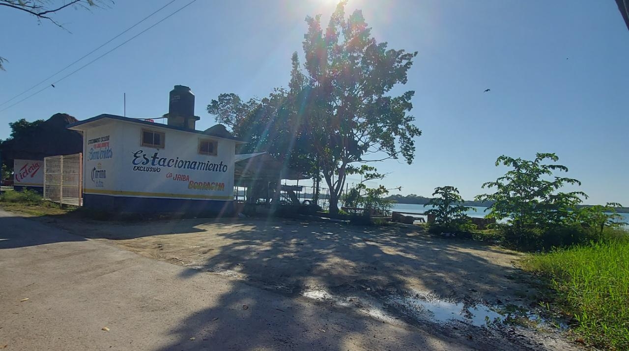 Al menos dos restaurantes de la zona, han cerrado sus puertas Al menos dos restaurantes de la zona, han cerrado sus puertas