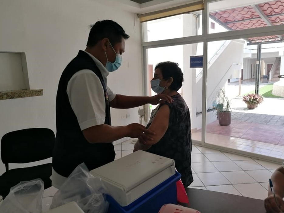 Los abuelitos deberán acudir en horario de 8 de la mañana a 4 de la tarde Los abuelitos deberán acudir en horario de 8 de la mañana a 4 de la tarde