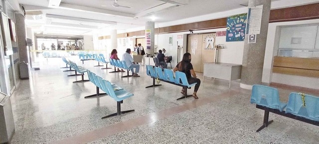 Al menos cuatro trabajadores del Hospital Comunitario de Candelaria presentaron reacciones Al menos cuatro trabajadores del Hospital Comunitario de Candelaria presentaron reacciones