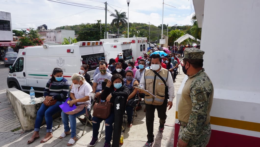 Los elementos de la Secretaría de Salud y del Instituto de Salud para el Bienestar destacaron que solo quedaban 100 dosis.