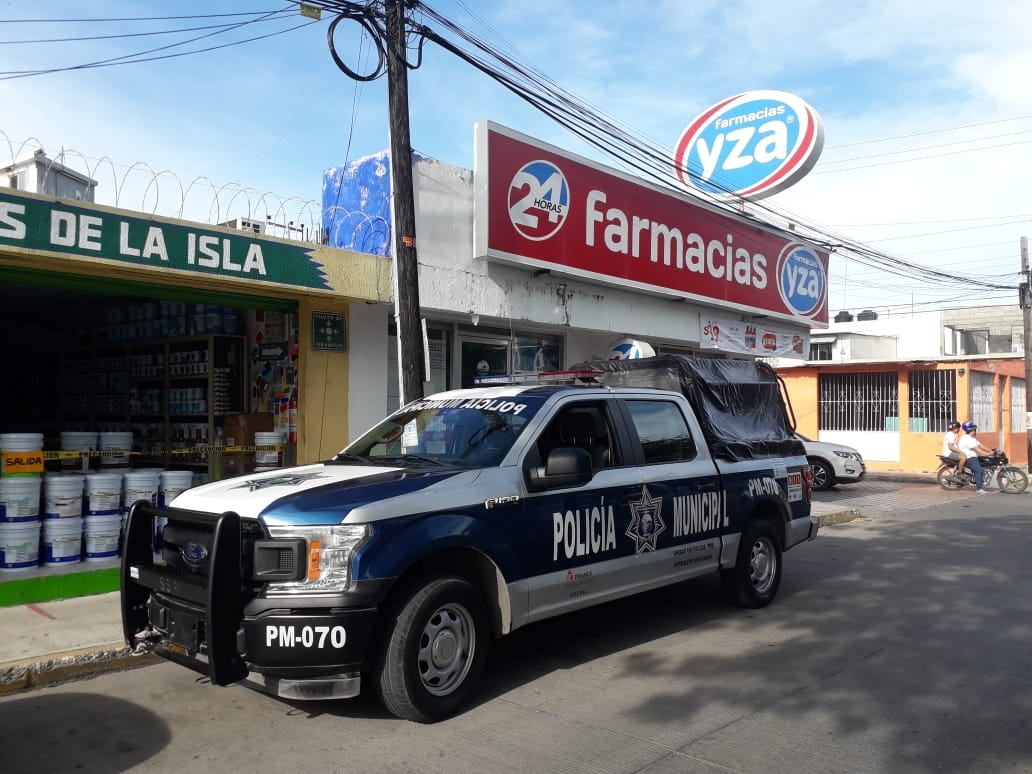 Según testimonio, fueron dos sujetos encapuchados quienes entraron a la farmacia de manera agresiva, uno de ellos con un arma de fuego Según testimonio, fueron dos sujetos encapuchados quienes entraron a la farmacia de manera agresiva, uno de ellos con un arma de fuego
