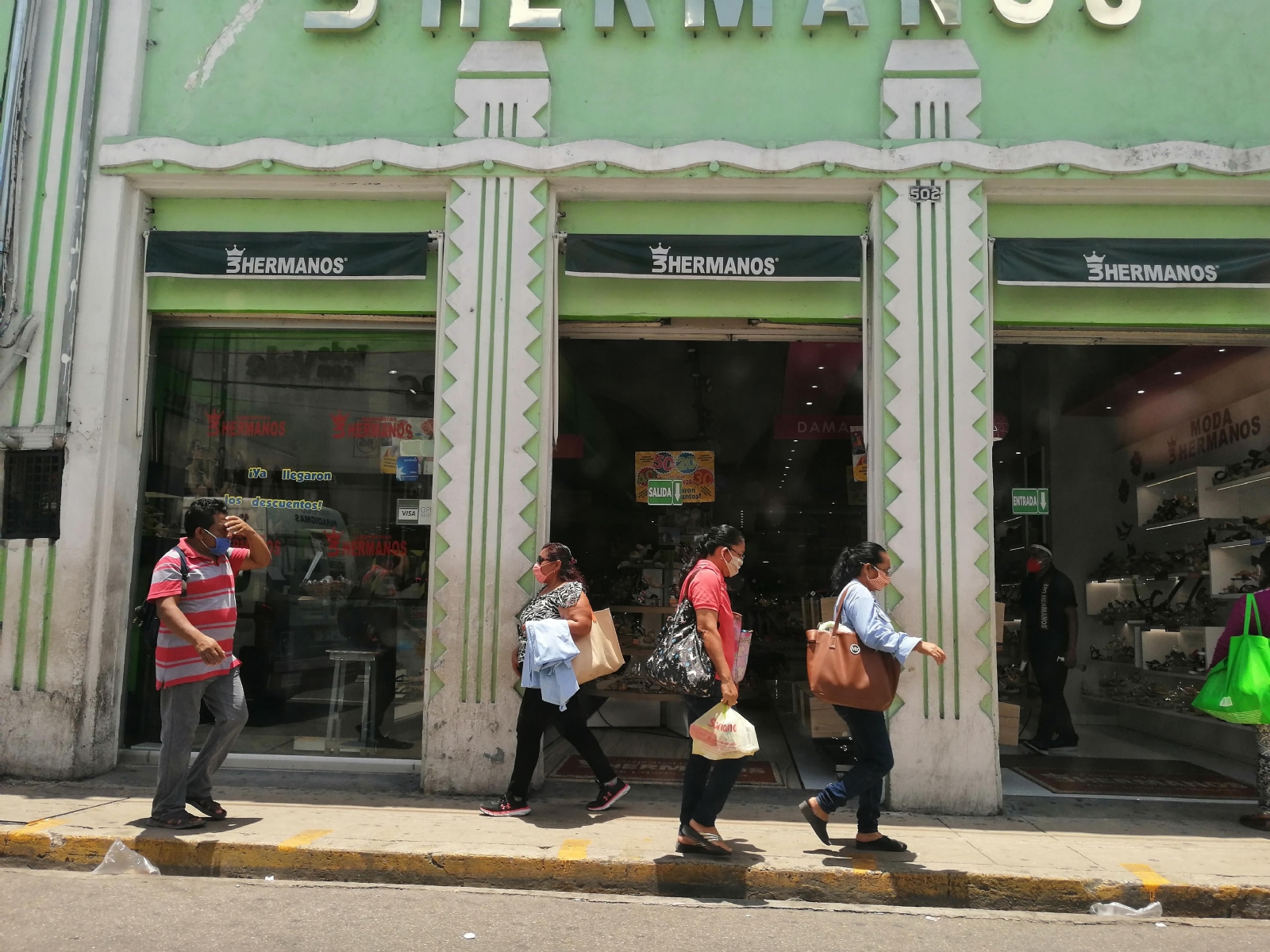 Se espera una temperatura máxima de 30 grados centígrados Se espera una temperatura máxima de 30 grados centígrados