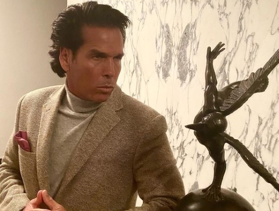 Roberto Palazuelo es un actor y empresario, y es más conocido como "El Diamante Negro"